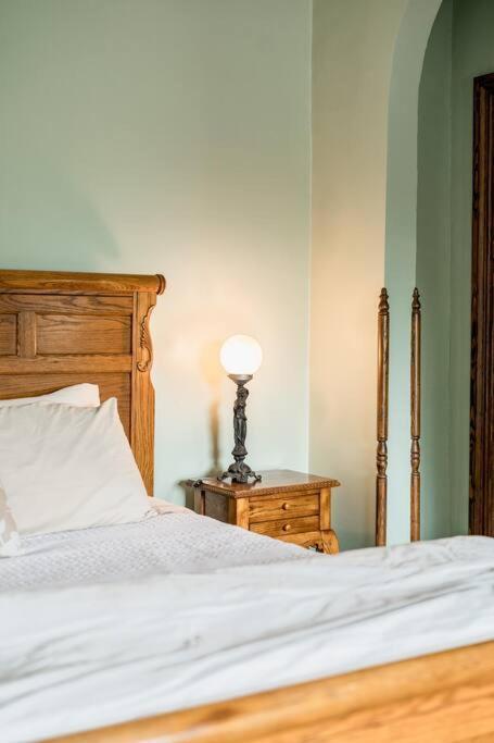 リンチバーグPeaceful Easy Feelings - King Sized Bed - Sleeps 2アパートメント エクステリア 写真