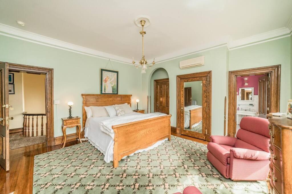 リンチバーグPeaceful Easy Feelings - King Sized Bed - Sleeps 2アパートメント エクステリア 写真