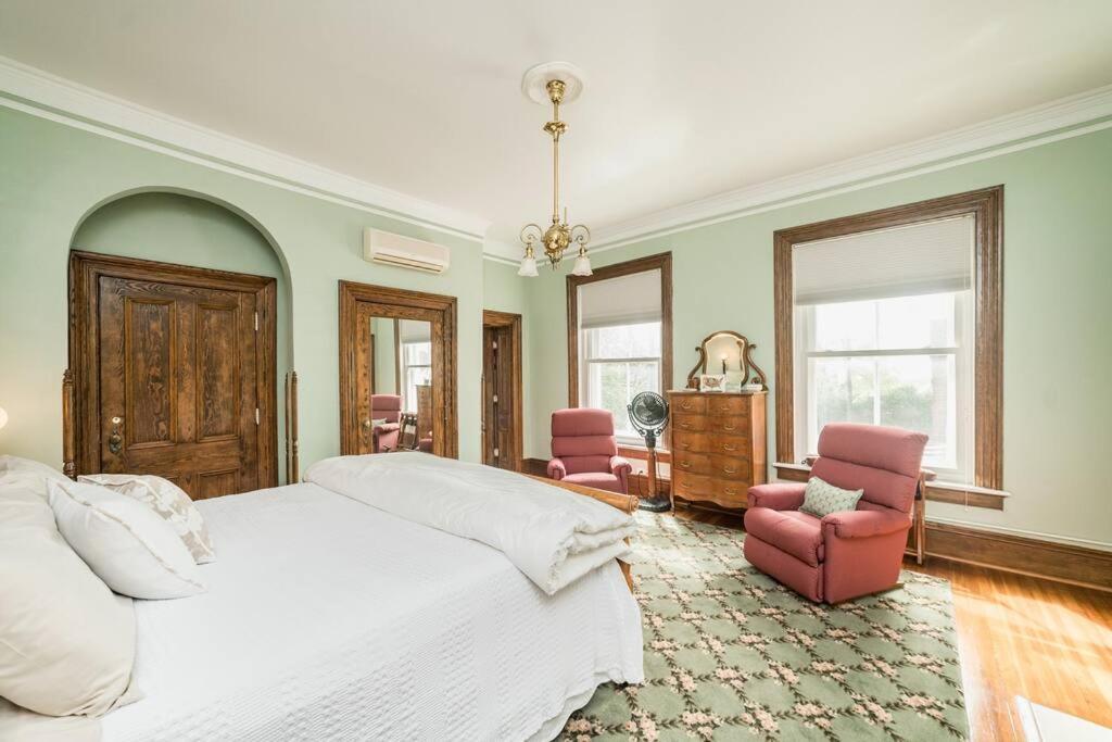 リンチバーグPeaceful Easy Feelings - King Sized Bed - Sleeps 2アパートメント エクステリア 写真